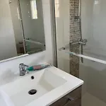 St Clair Apartman *